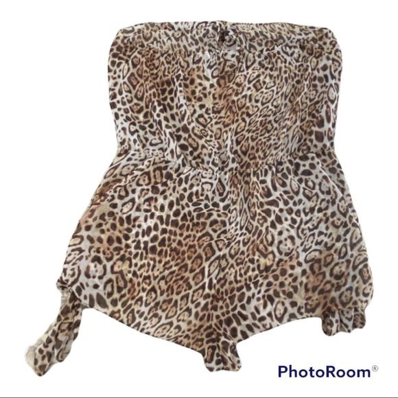Victoria's Secret Pants - NWOT Victoria secret size large leopard print lightweight romper